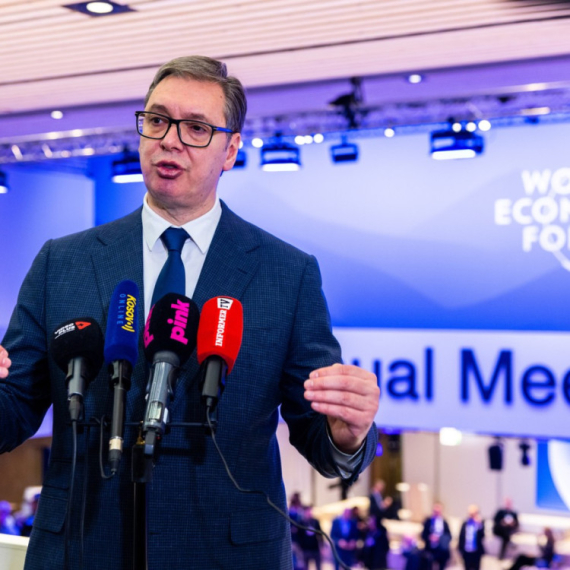Vučić iz Davosa o blokaderima: Hoće da vode državu, ali i da jašu i šutiraju ljude