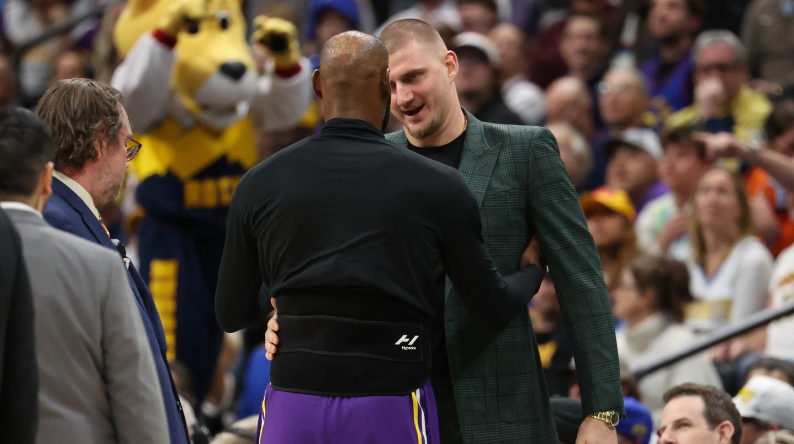 Lebron Džejms se naklonio Nikoli Jokiću VIDEO