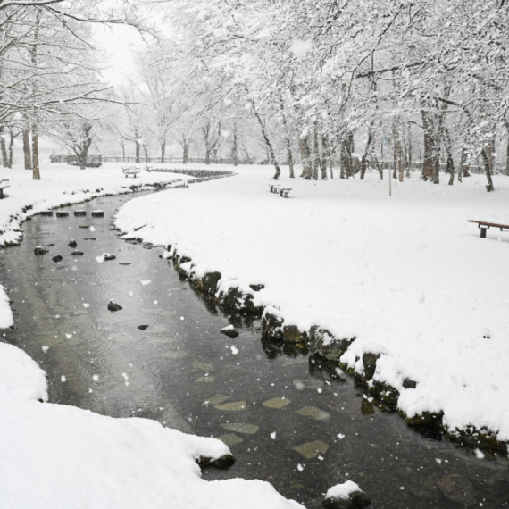 Pašće ogromna količina kiša i do pola metra snega; Izbegavajte putovanja FOTO