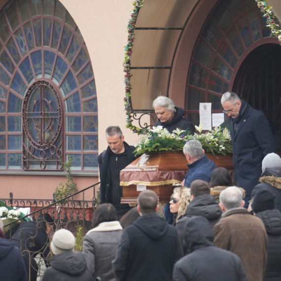 Sahranjen Miroslav Mika Aleksić: Vuk Kostić i Dušan Savić nosili sanduk FOTO