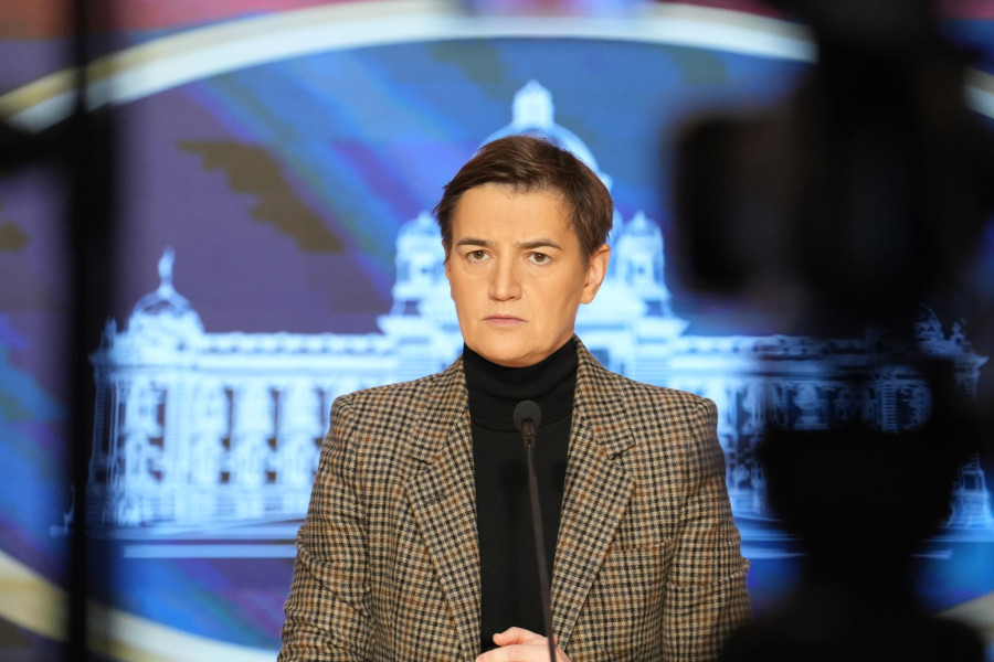 Brnabić: Vučić traži da se radi više; Opozicija zahtevala sankcije za predsednika i njegovu porodicu VIDEO