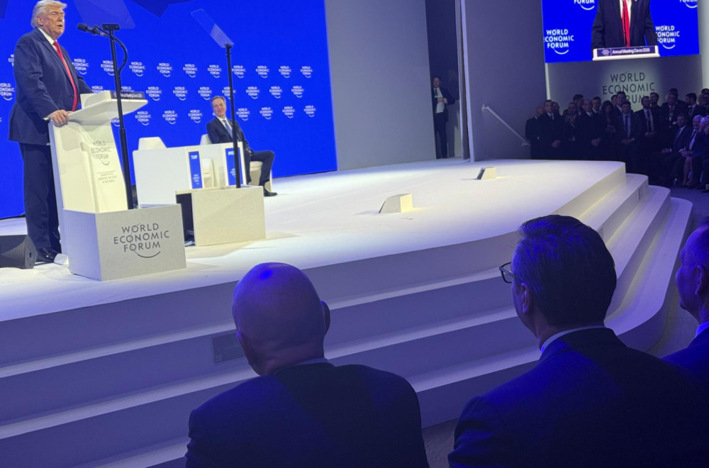 Govor koji je slušao čitav svet: Vučić pratio Trampovo obraćanje iz prvog reda VIDEO