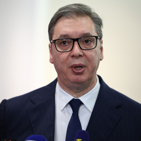 Vučić poslao poruku građanima: "Molim sve ljude koji vole Srbiju – sklonite se od budala. Pametniji popušta"