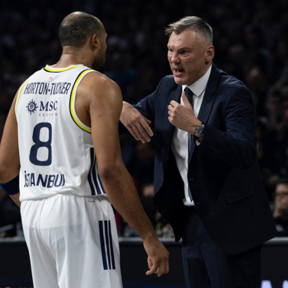 Fenerbahče srušio Efes i nastavio trku za Alimpijevićem – briljirao Talen Horton-Taker