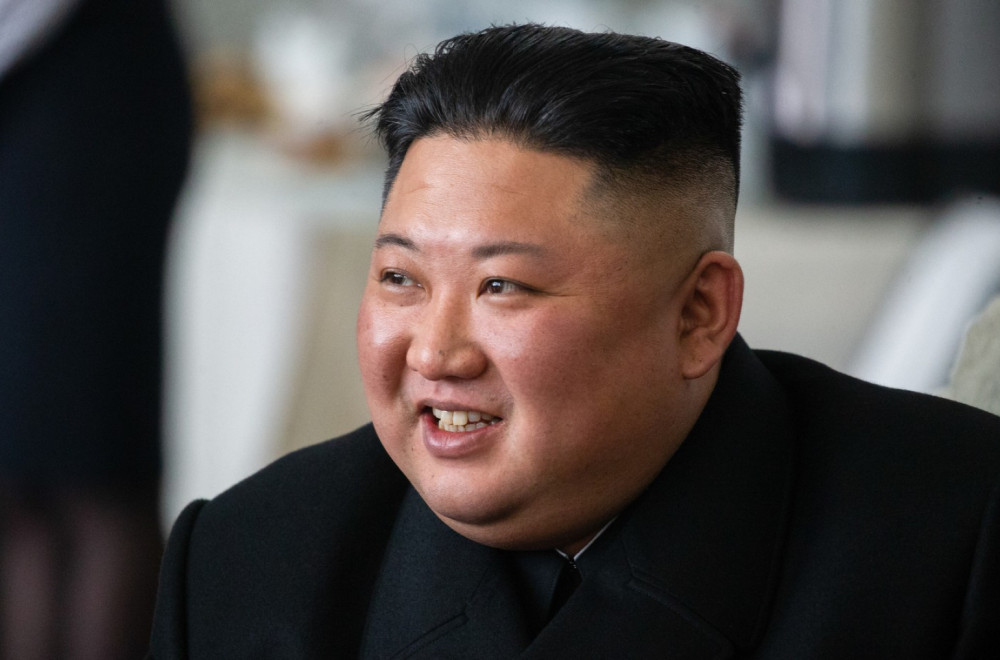 Bizarna scena u Severnoj Koreji: Veliki vođa pored bazena dok se žene opuštaju FOTO