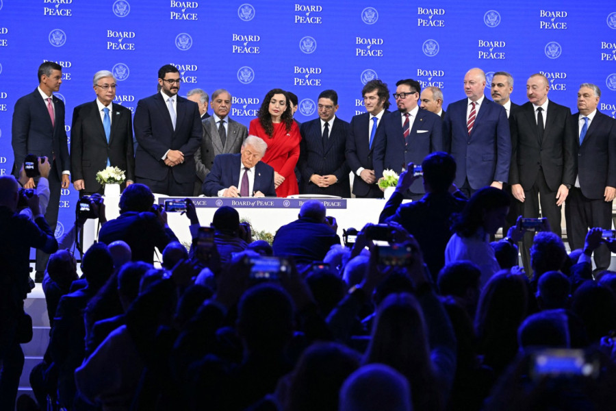 Trump is left alone: Europe turns its back on him in Davos PHOTO