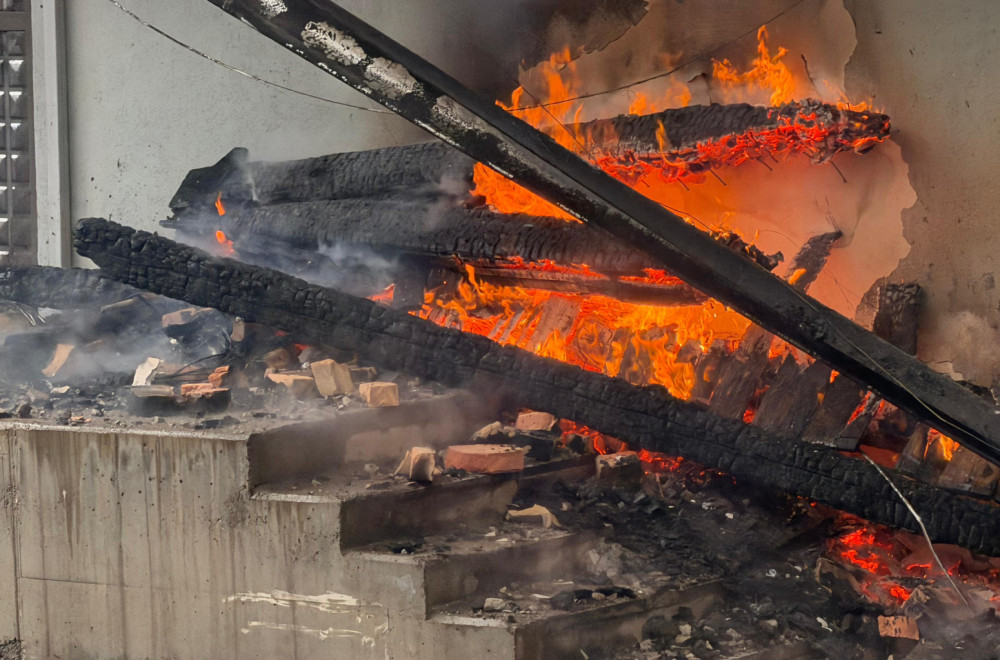 Neviđen požar u Novom Pazaru: Vatra progutala fabriku FOTO/VIDEO