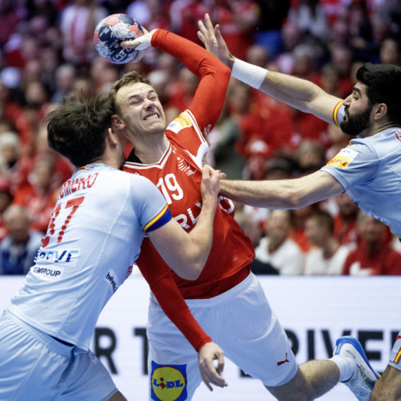 Danska rutinski sa Španijom, nastavljena borba za polufinale