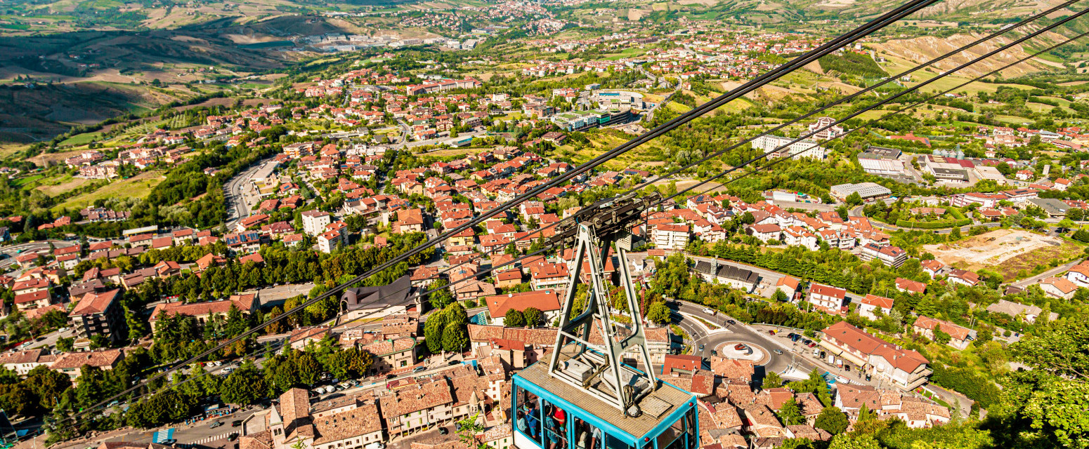 Zašto je ova država tako neobična? Nema aerodrom, ni autoputeve, a ima više turista nego stanovnika