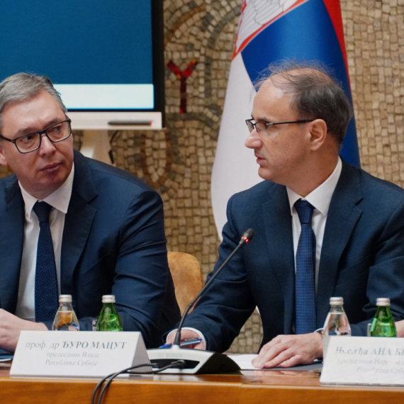 Vučić: Je l' vas nije sramota pred građanima? Mi hoćemo da ulažemo u DATA centre i veštačku inteligenciju