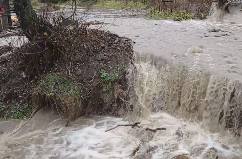 Haos u Priboju; Potopljeni mostovi i putevi, kuće i ljudi odsečeni od sveta FOTO