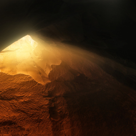 Super bacterium Discovered Nearby: 5,000 Years Old and Resistant to Antibiotics