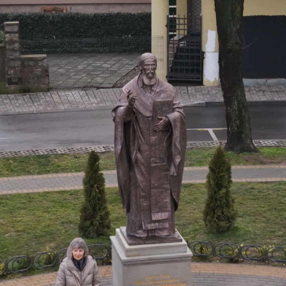 Svečanost u Kruševcu: Otkriven spomenik Svetom Savi na istoimenom gradskom trgu FOTO