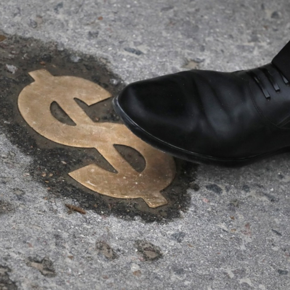 "Bajdenov idiotizam dugoročno oštetio dolar"