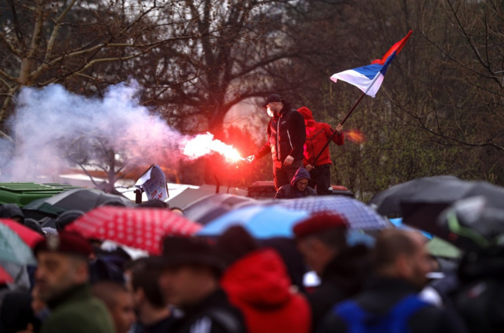 Opšti haos među blokaderima: Miketić "udario" na Lazovića; Đilasu smeta Božo Prelević FOTO