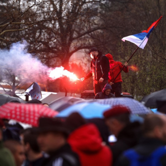 Opšti haos među blokaderima: Miketić "udario" na Lazovića; Đilasu smeta Božo Prelević FOTO