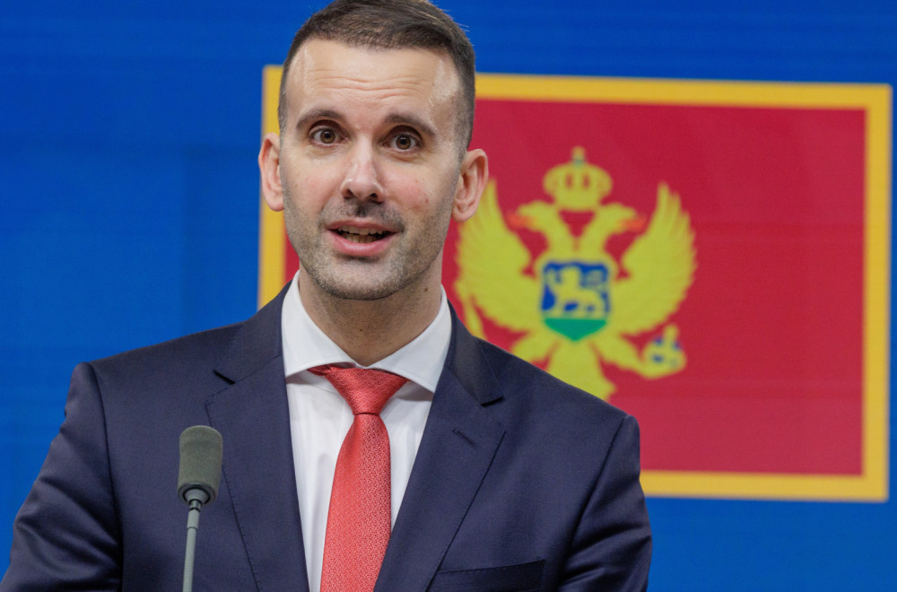 Spajić bez kompasa, afere jedu državu: Sve se raspada, a kriv je naravno – Vučić