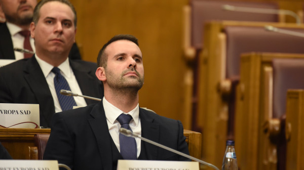 Spajić se pretvara u Mila Đukanovića: Danas pljuje sve srpsko, a pre sedam godina molio za naše državljanstvo