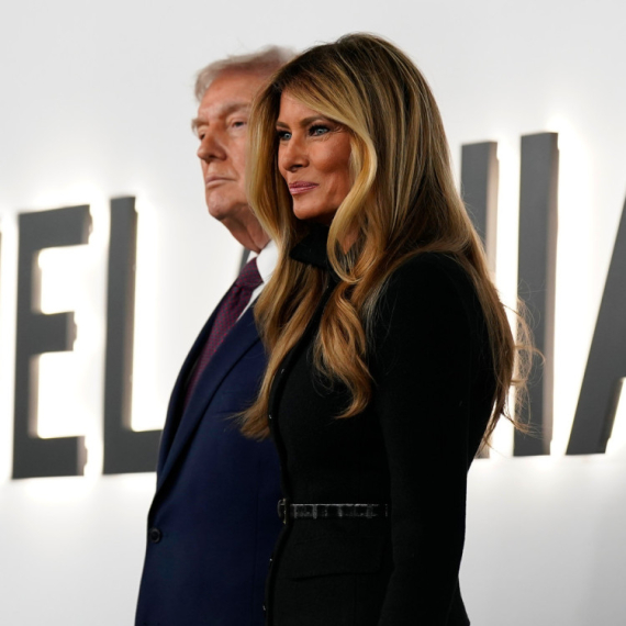 Amazon hitno obustavio emitovanje filma "Melanija": Pojavili se skandalozni natpisi FOTO