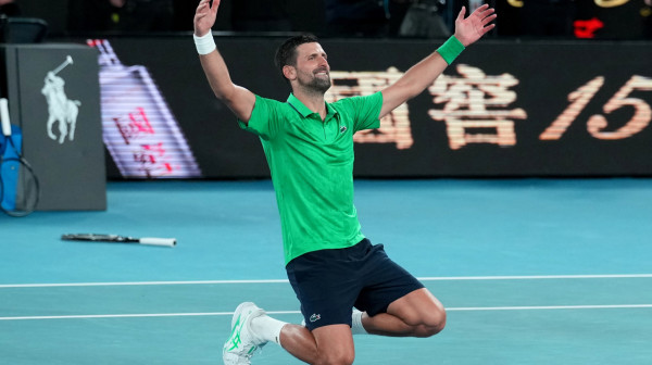 Đoković pokazao klasu – u maratonu srušio Sinera za finale AO, "Hteli su da me penzionišu!"