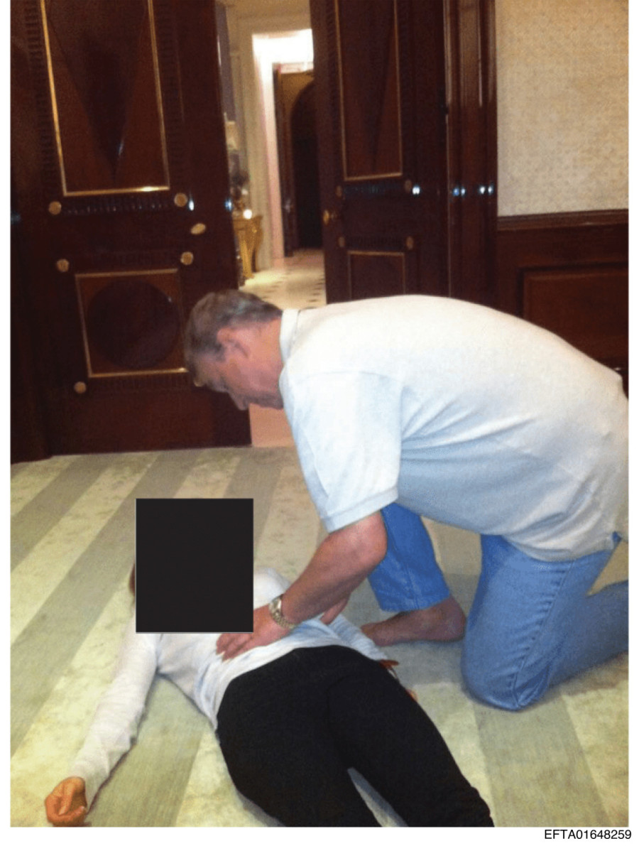 Preti mu doživotna: Slika bivšeg princa Endrjua iz Epstajnovih dosijea FOTO