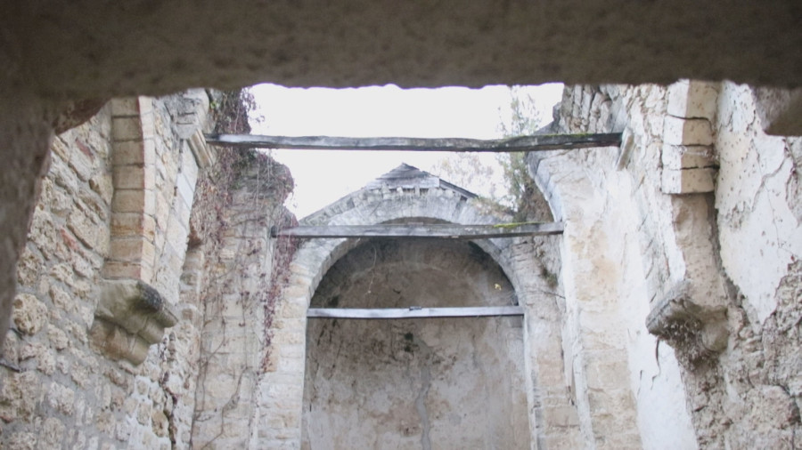 U ovoj misterioznoj crkvi kod Topole se srpska vojska pričešćivala kad je bilo najvažnije FOTO