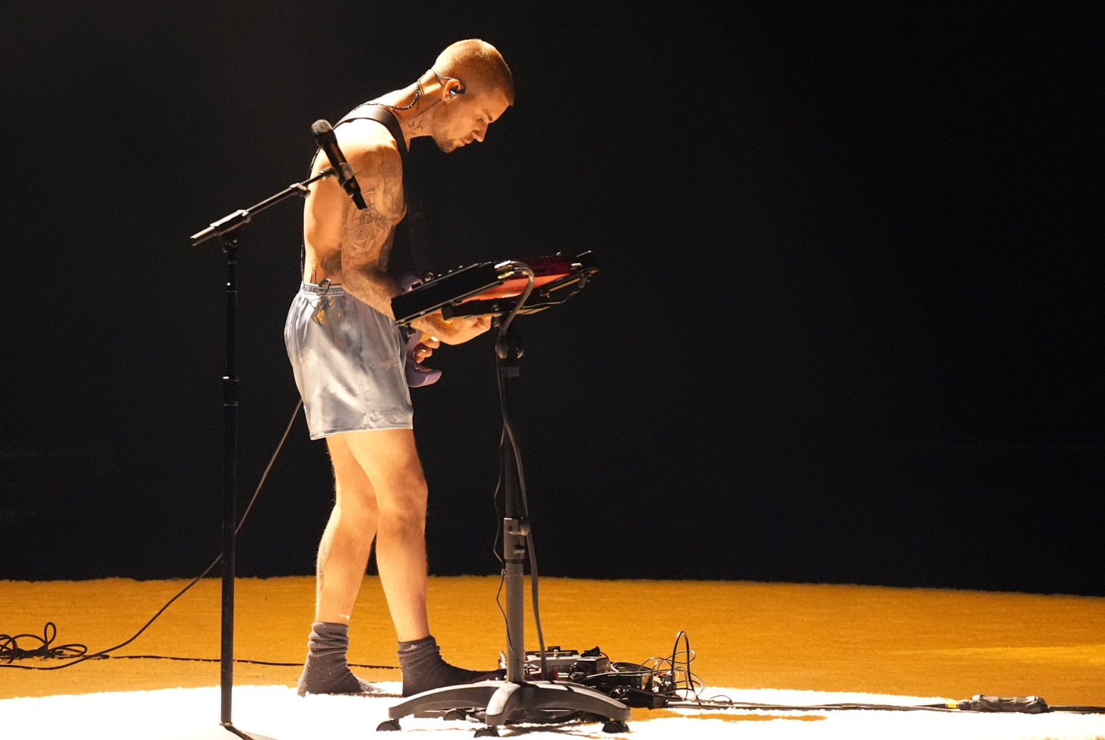 Džastin Biber izašao go na scenu: Njemu treba pomoć FOTO/VIDEO