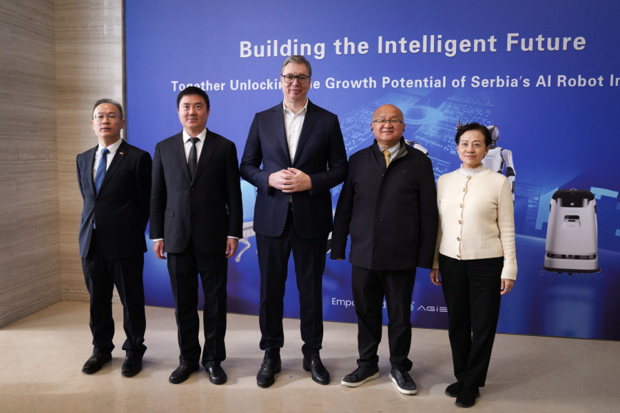 Robots talk, play… Vučić at the AGIBOT presentation: This is a bit frightening, actually PHOTO/VIDEO