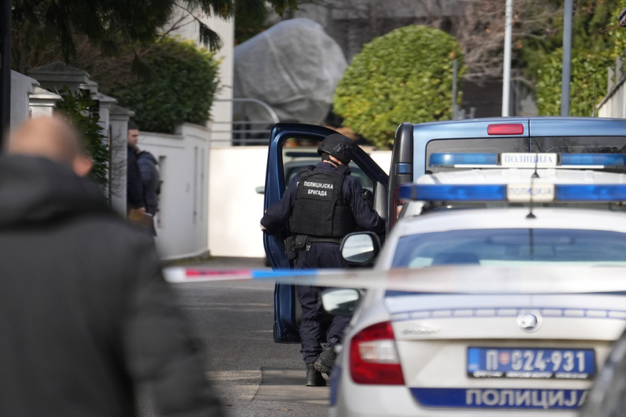 Čola nije bio meta? Novi detalji nakon bombe bačene na kuću pevača: Popucala su sva stakla VIDEO