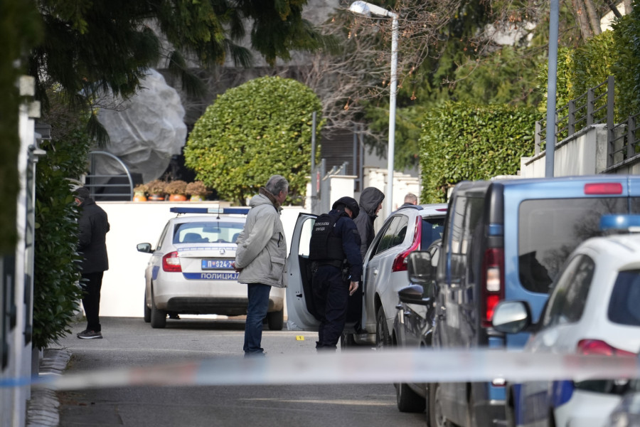 Policija završila uviđaj: Evo kakva je trenutno situacija ispred kuće Zdravka Čolića FOTO/VIDEO