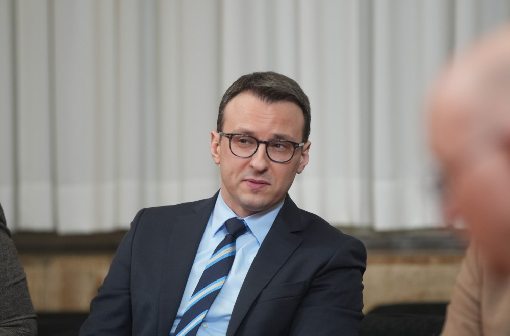 Petković: "Table sa obeležjima Prištinskih institucija na ambulantama bez saglasnosti Srba"