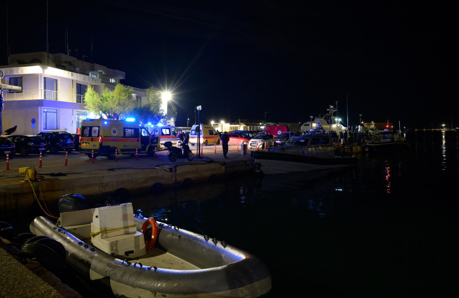 Sudar čamca i broda u Grčkoj: Poginulo 15 ljudi; Mnogo povređenih, među njima deca i dve trudnice FOTO/VIDEO