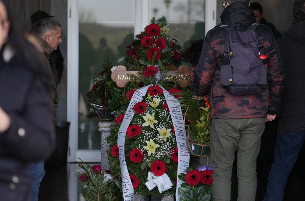Sahranjena Beti Đorđević: Pevačka legenda ispraćena na večni počinka uz trubače i emotivni govor