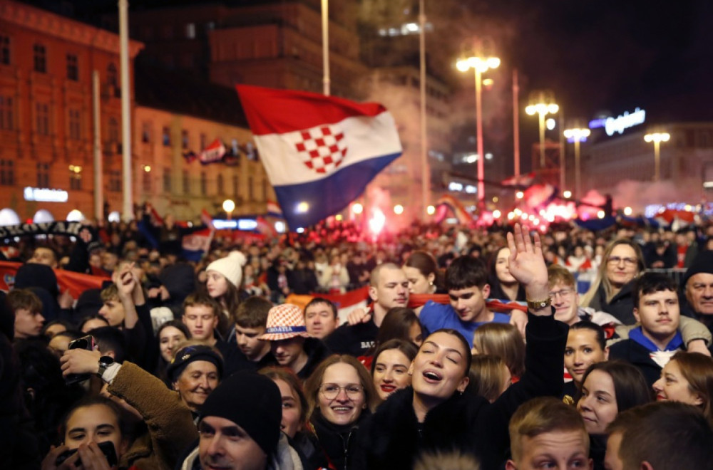 Novo divljanje u Hrvatskoj: U Rijeci na Tompsonovom koncertu podignute desnice; Čulo se "za dom spremni"
