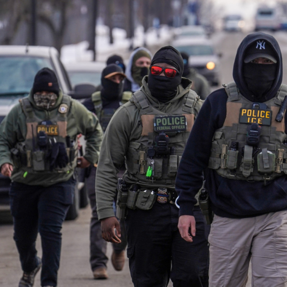 Bukti rat u Americi: Protesti se pretvorili u haos – policajac pogođen u glavu FOTO/VIDEO