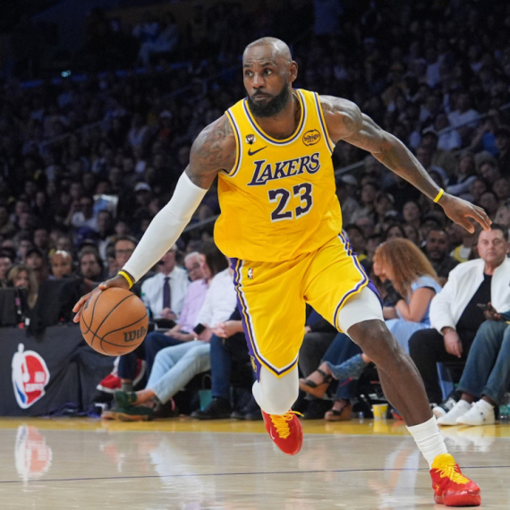 Kad nema Dončića, pita se Lebron; Embid kao nekad; Harden debitovao i zavio Kingse u crno VIDEO