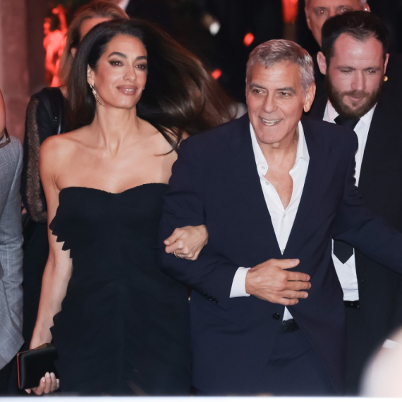Amal Kluni je najlepša: Pokazala 2 modna izdanja zbog kojih joj se klanja Italija FOTO