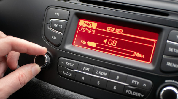 Ako utišavate radio dok parkirate, postoji veoma dobar razlog za to