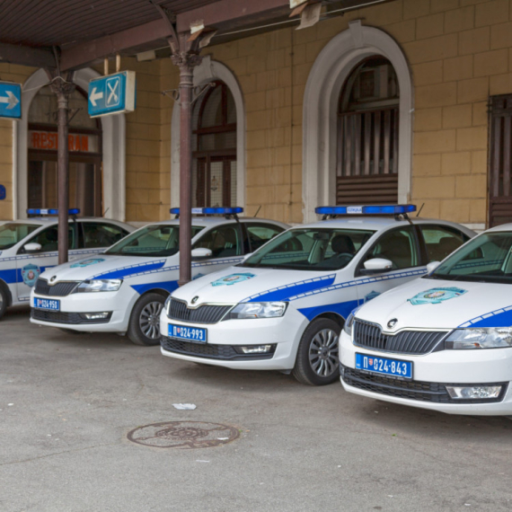 Zaplenjeno skoro 800 parfema vrednosti više od četiri miliona dinara u Subotici