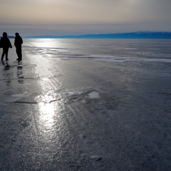 Džip sa turistima propao u jezero: Spasioci izvlače žrtve FOTO