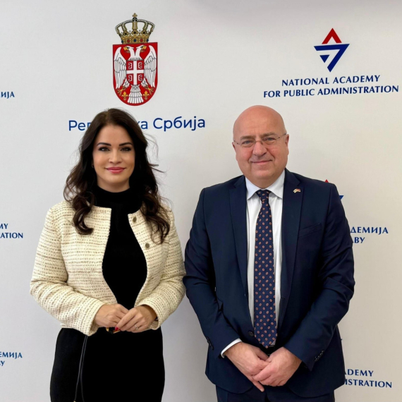 Dražić sa šefom misije OEBS-a u Srbiji: Značajno partnerstvo za razvoj kompetencija zaposlenih u javnoj upravi
