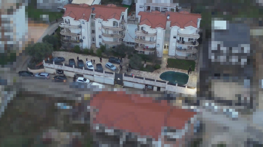 Filmska akcija u Kotoru i Tivtu: Više od 100 policajaca tragalo za pripadnicima kavačkog klana FOTO/VIDEO