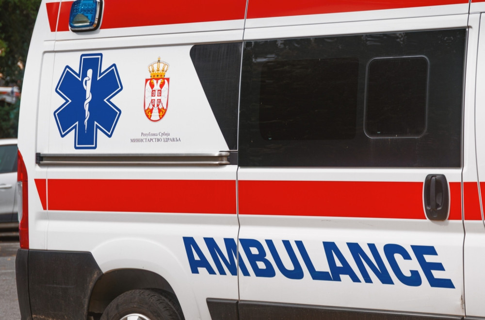 Teško poverovati: Muškarac namerno pregažen nakon svađe; Sa ozbiljnim povredama prevezen u bolnicu