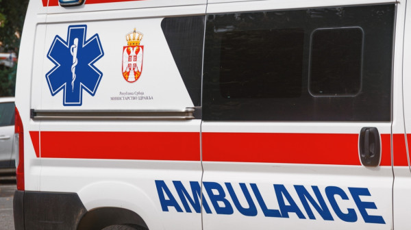 Starija žena povređena u saobraćajnoj nezgodi u Bulevaru oslobođenja u blizini Trošarine