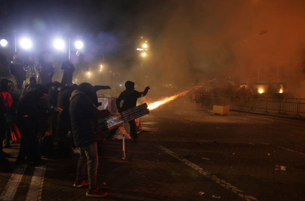 "State of war" on the streets of Tirana; Protesters tried to set fire to Rama's office PHOTO/VIDEO