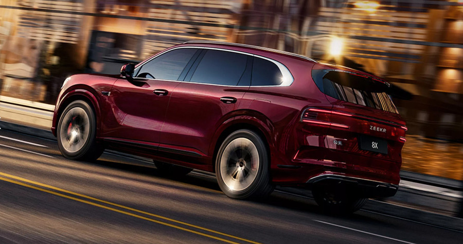 Zeekr SUV izgleda kao Rolls, ubrzava kao hiperautomobil, a i dalje koristi benzin FOTO