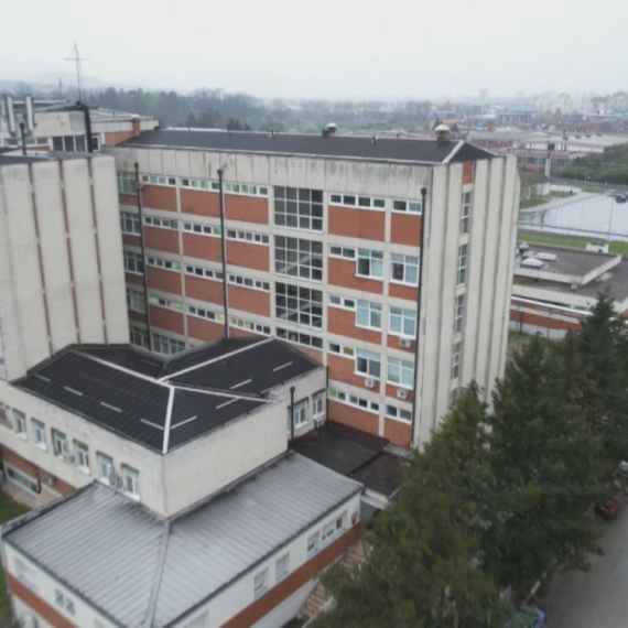 Stravičan udes na putu kod Mrčajevaca, jedna osoba u teškom stanju