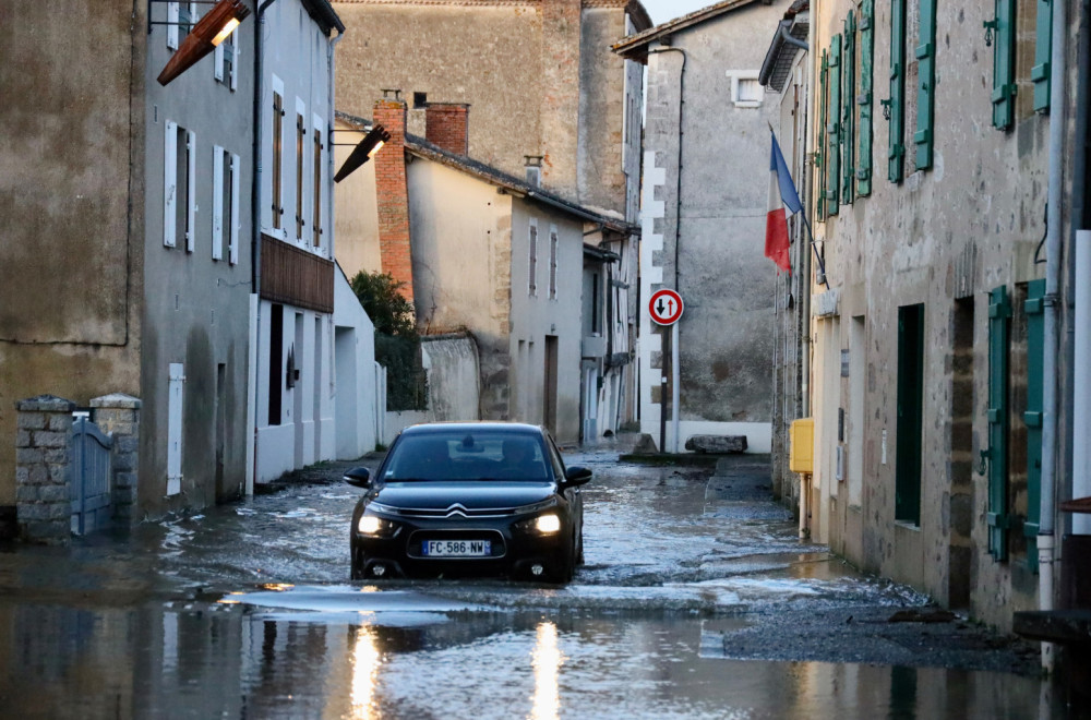 Upaljen crveni meteoalarm: Oluja Nils paralizovala jug zemlje