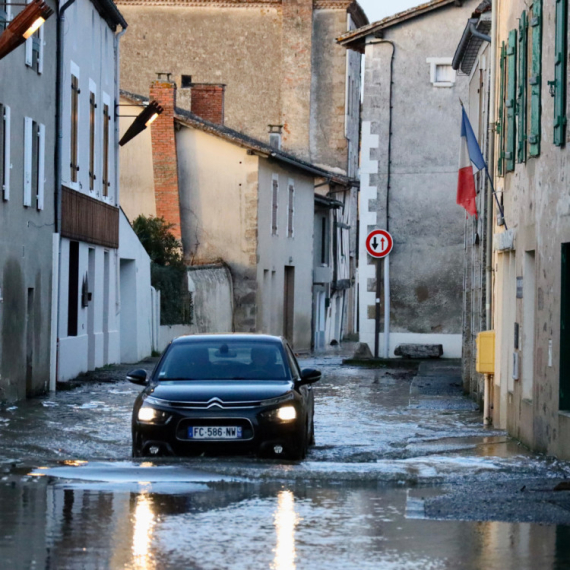 Upaljen crveni meteoalarm: Oluja Nils paralizovala jug zemlje