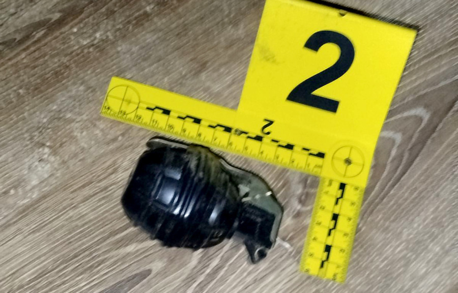 Uhapšen muškarac u Kruševcu: U kući mu pronađeno oružje i ručna bomba FOTO